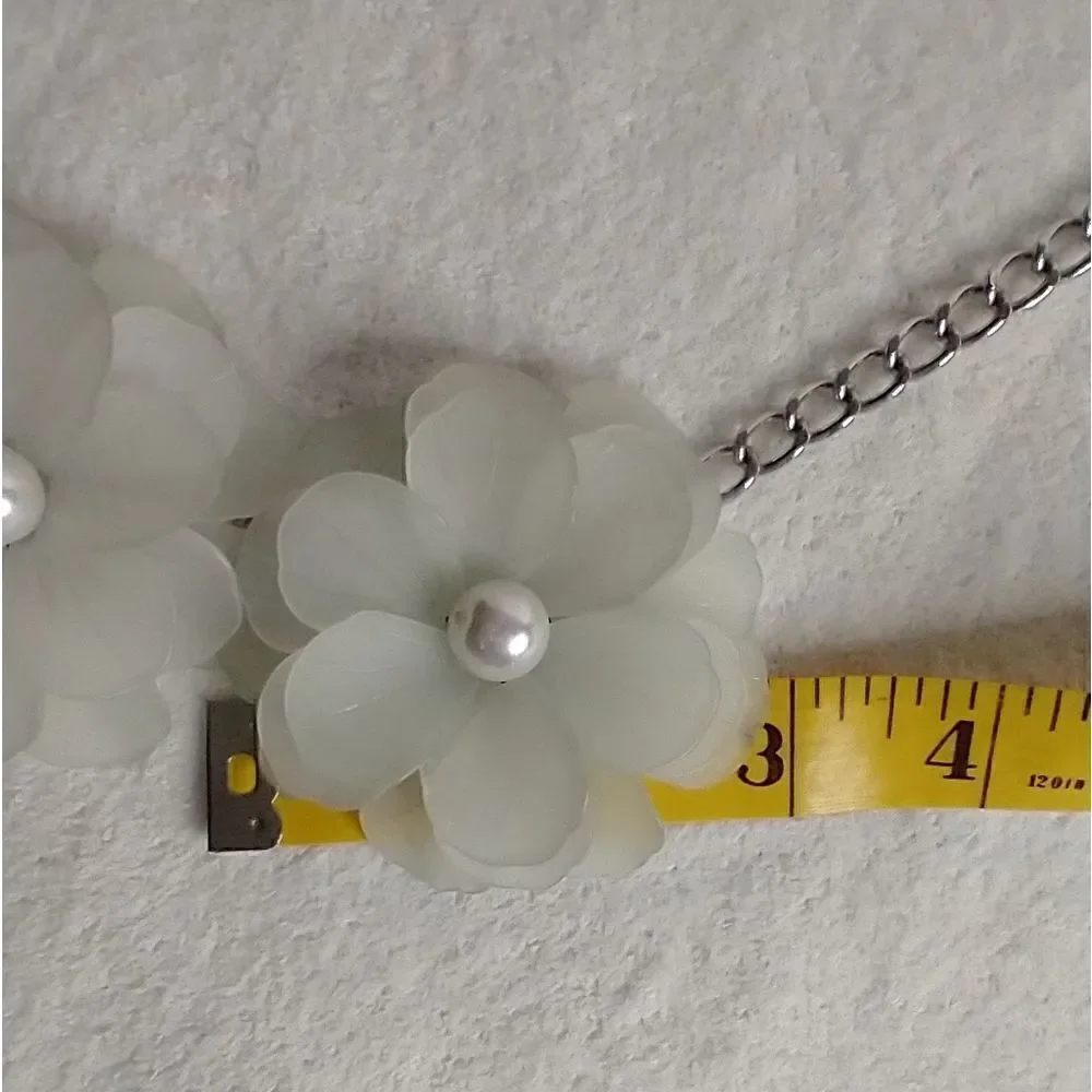 White Flower Necklace